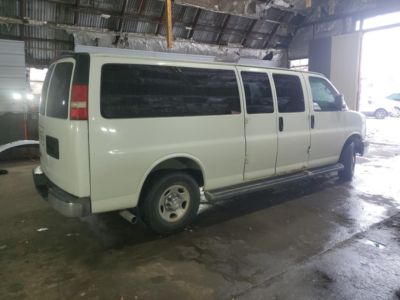 2015 Chevrolet Express - Image 3