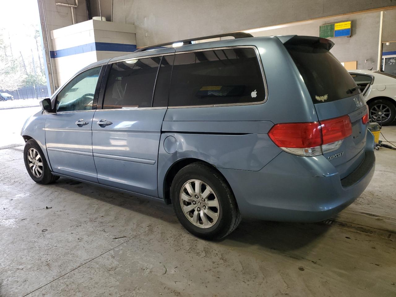 2009 Honda Odyssey - Image 2