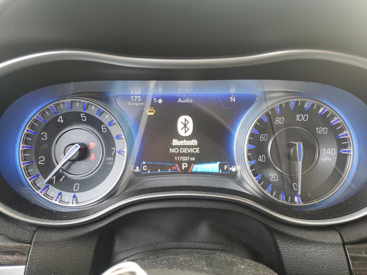 2017 Chrysler 300 - Image 9