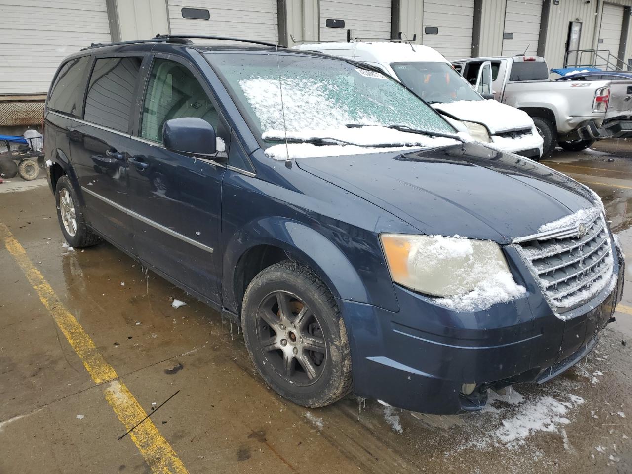 2009 Chrysler Town & Country - Image 4