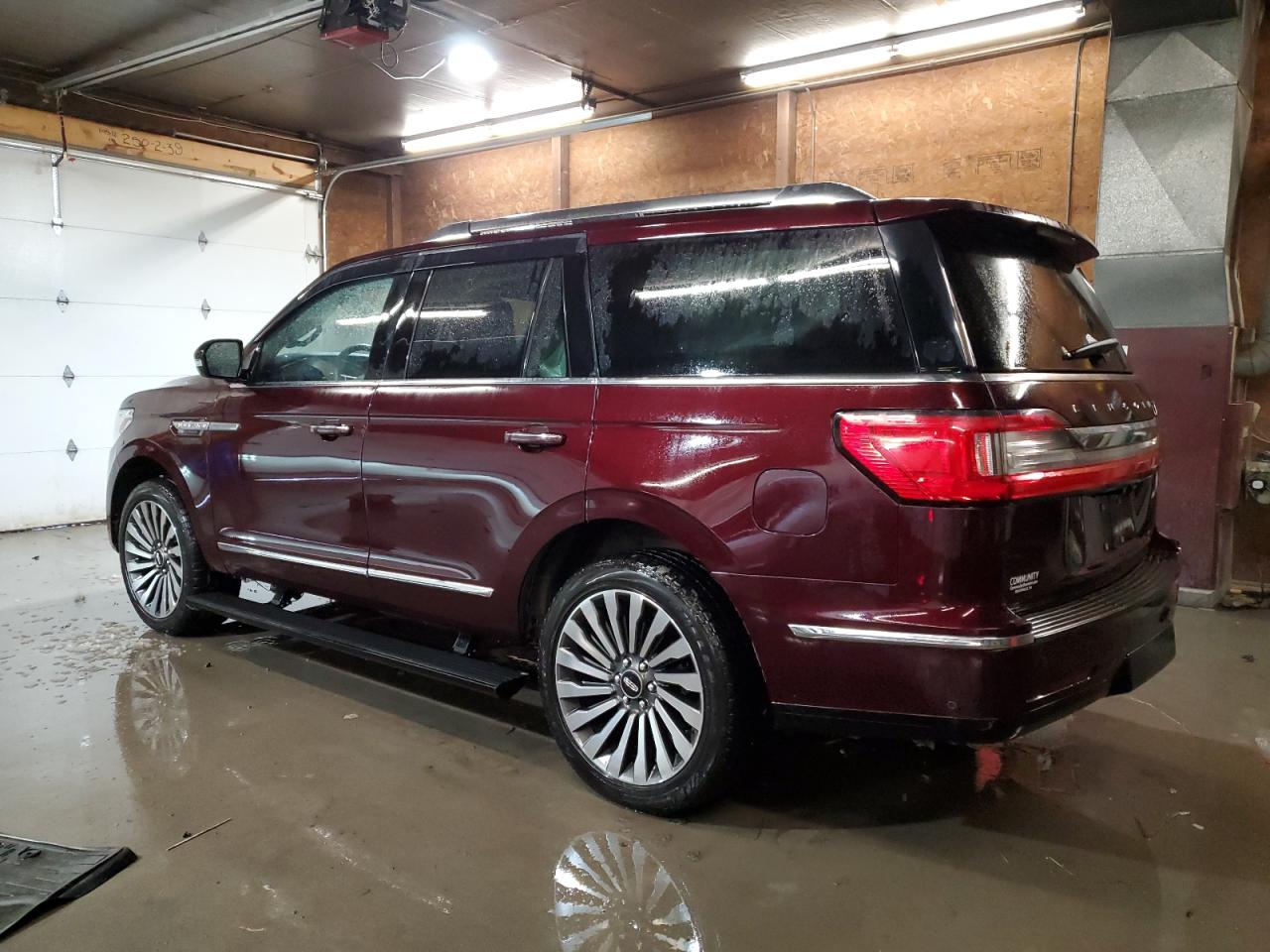 2020 Lincoln Navigator - Image 2