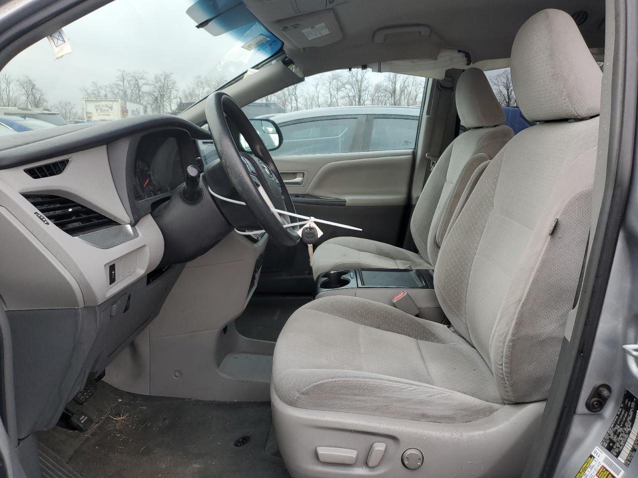 2015 Toyota Sienna - Image 7