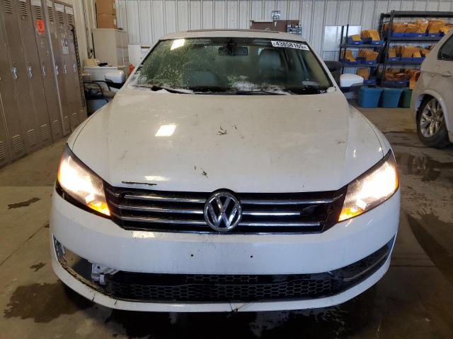  VOLKSWAGEN PASSAT 2012 Biały