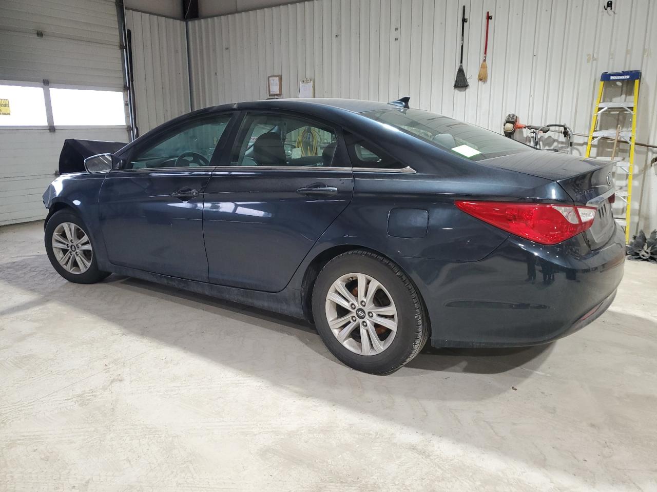 2011 Hyundai Sonata - Image 2