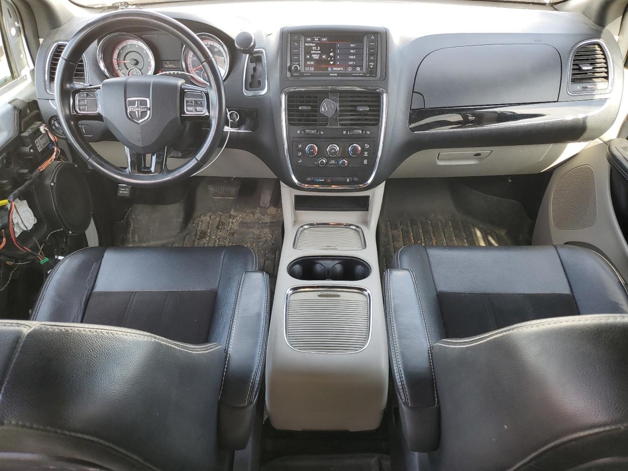 2019 Dodge Caravan - Image 8