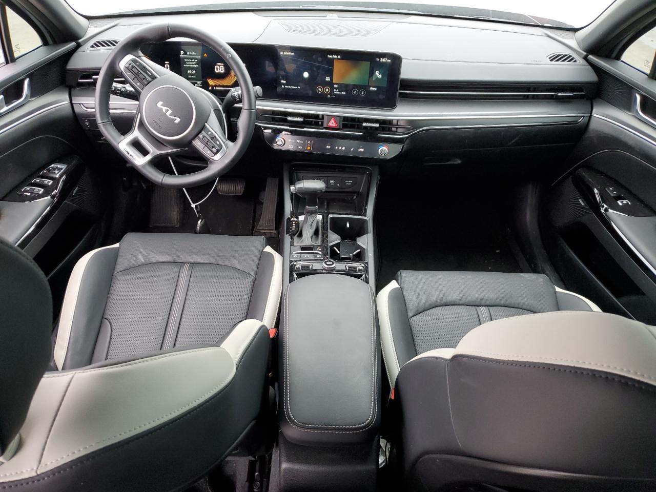 2025 Kia K5 - Image 8