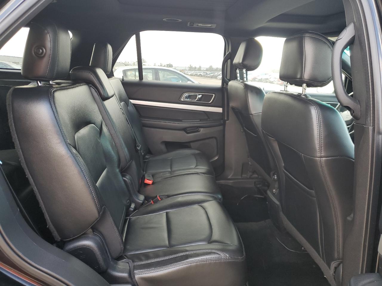 2017 Ford Explorer - Image 12