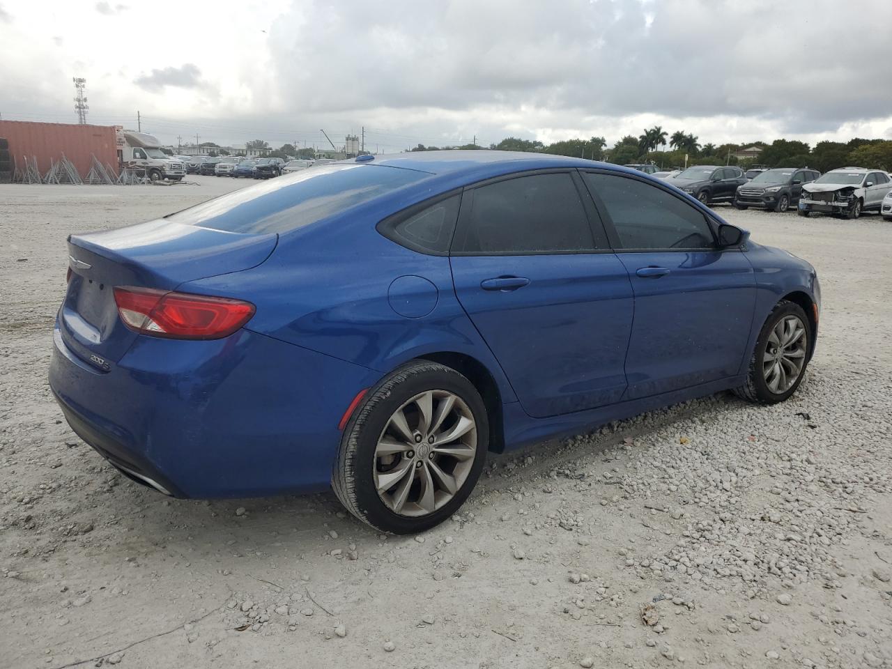 2015 Chrysler 200 - Image 3