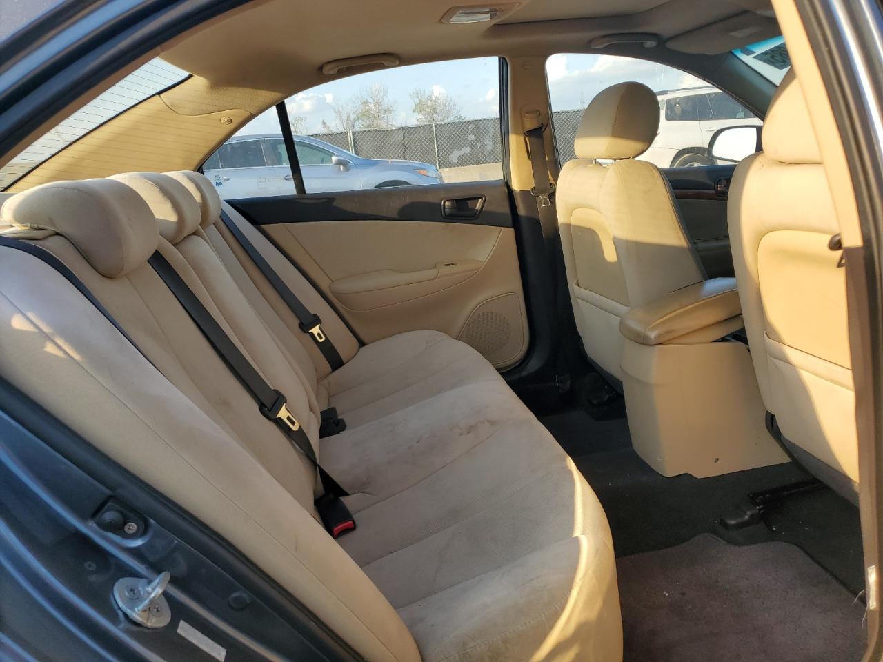 2010 Hyundai Sonata - Image 10