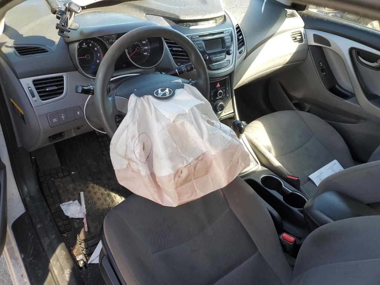 2014 Hyundai Elantra - Image 8