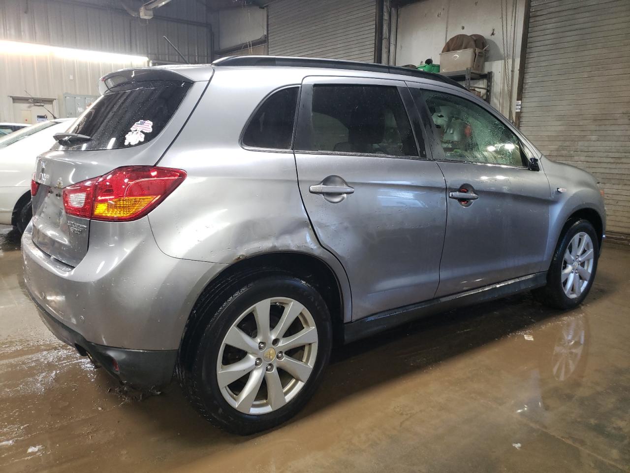 2014 Mitsubishi Outlander - Image 3