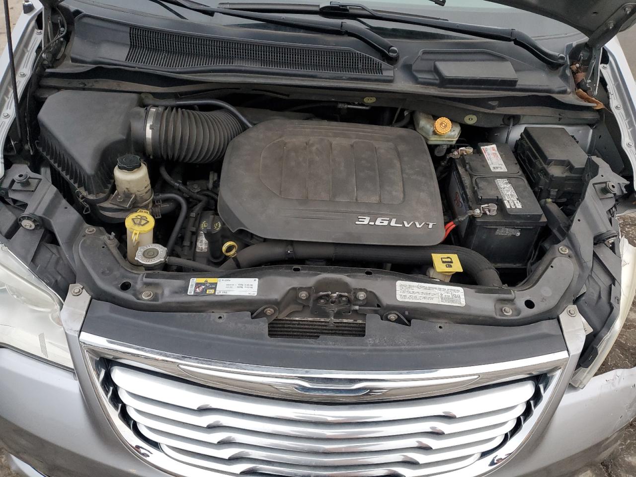 2014 Chrysler Town & Country - Image 13