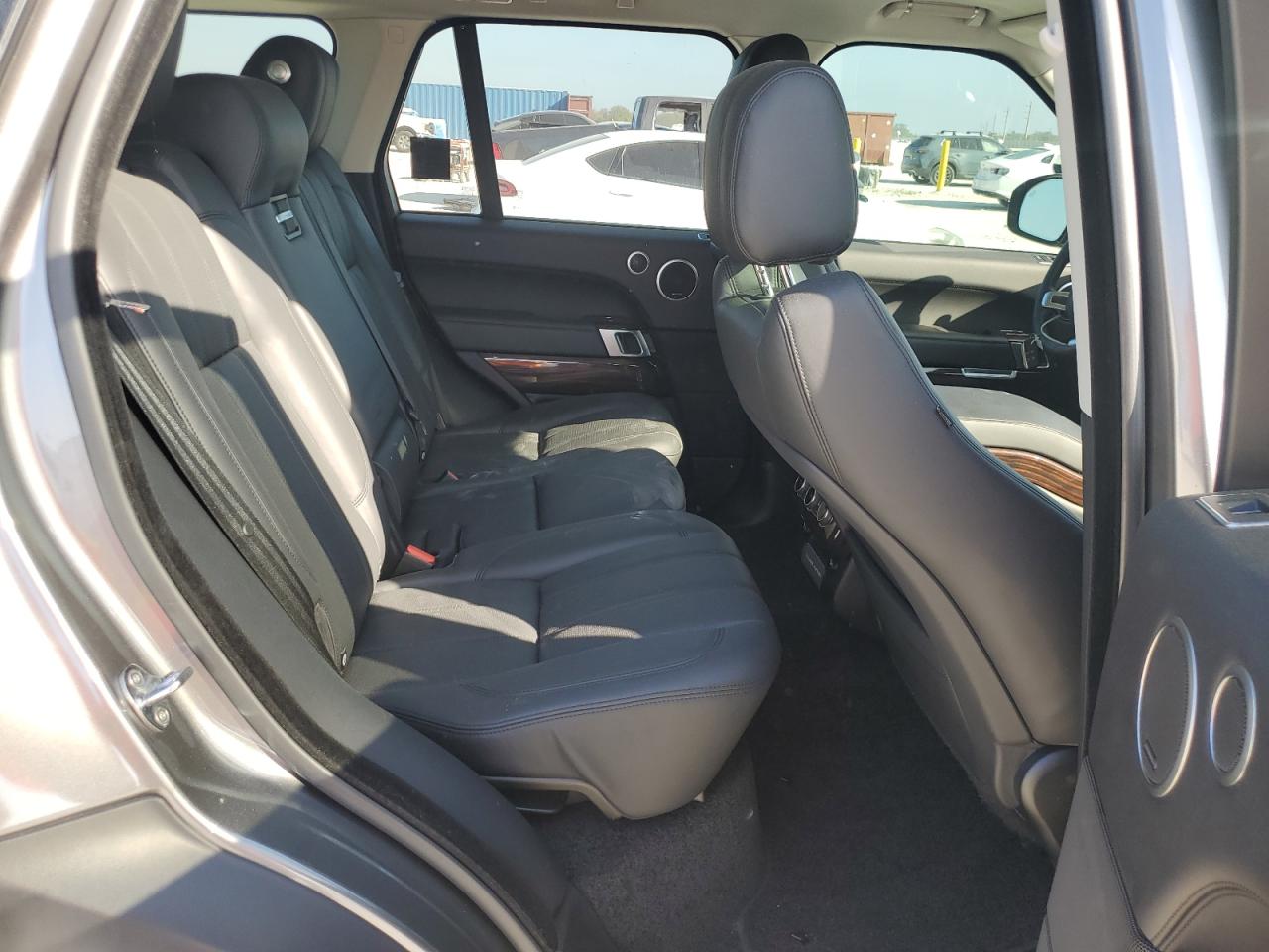 2017 Land Rover Range Rover - Image 11