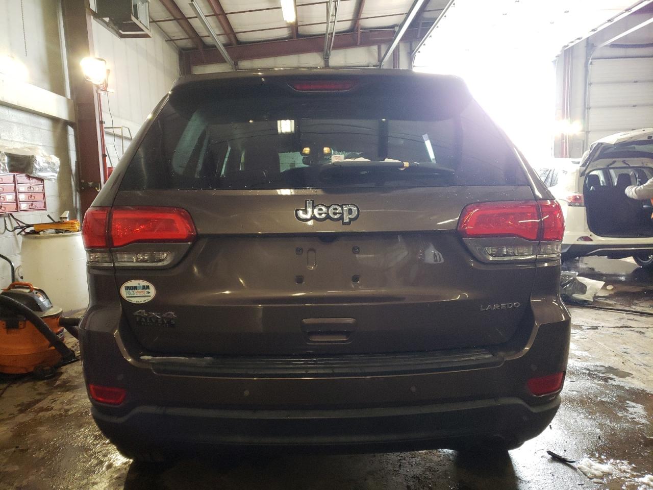 2017 Jeep Grand Cherokee - Image 6