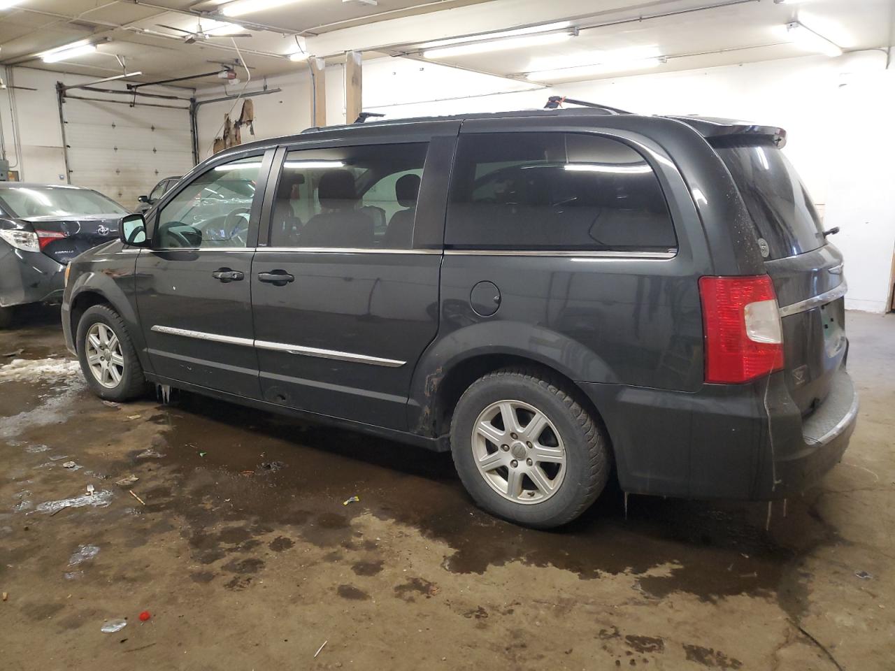 2011 Chrysler Town & Country - Image 2