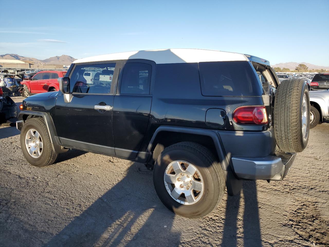2007 Toyota FJ Cruiser - Image 2
