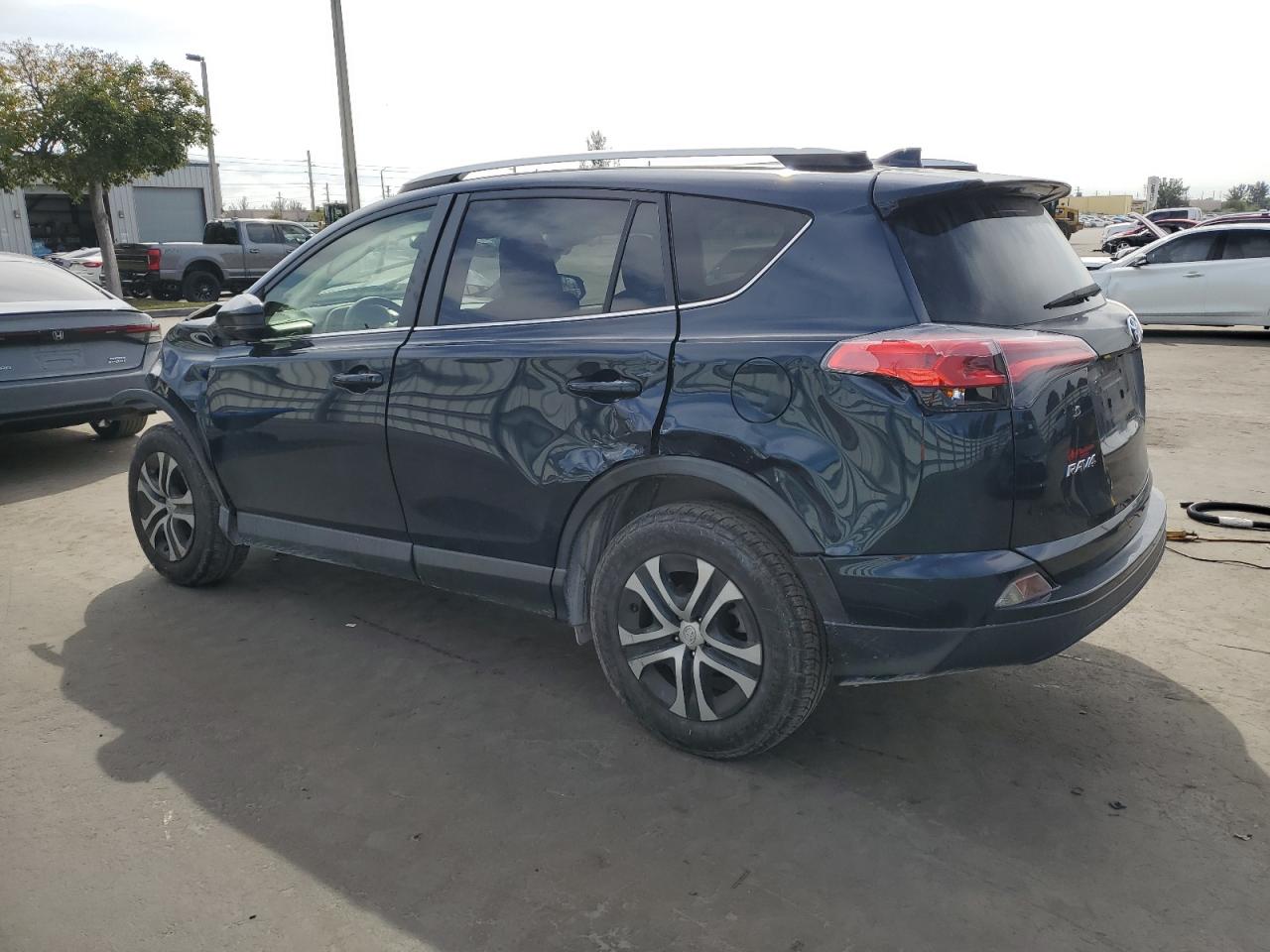 2018 Toyota RAV 4 - Image 2