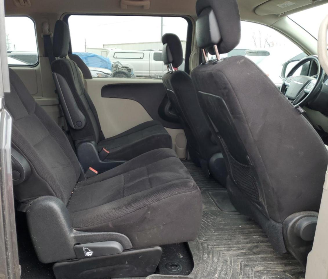 2011 Chrysler Town & Country - Image 11