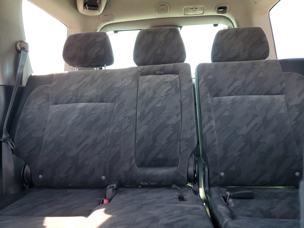 2004 Honda CR-V - Image 10