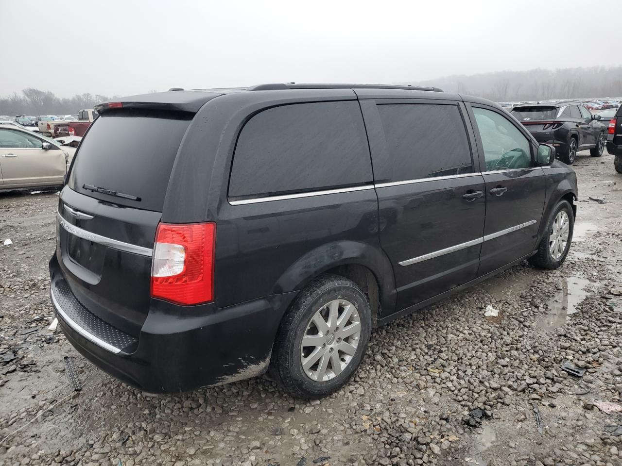 2015 Chrysler Town & Country - Image 3