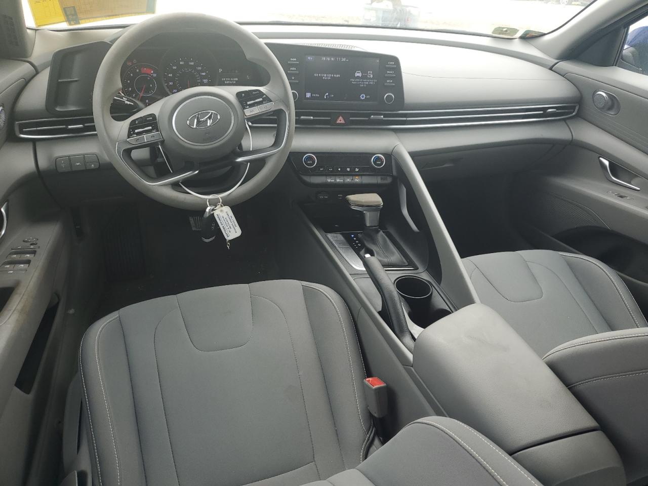 2022 Hyundai Elantra - Image 8