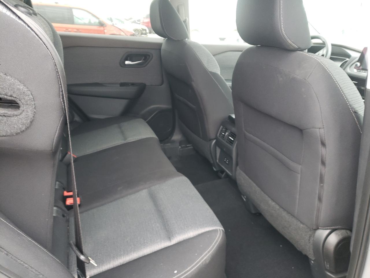 2021 Nissan Rogue - Image 10