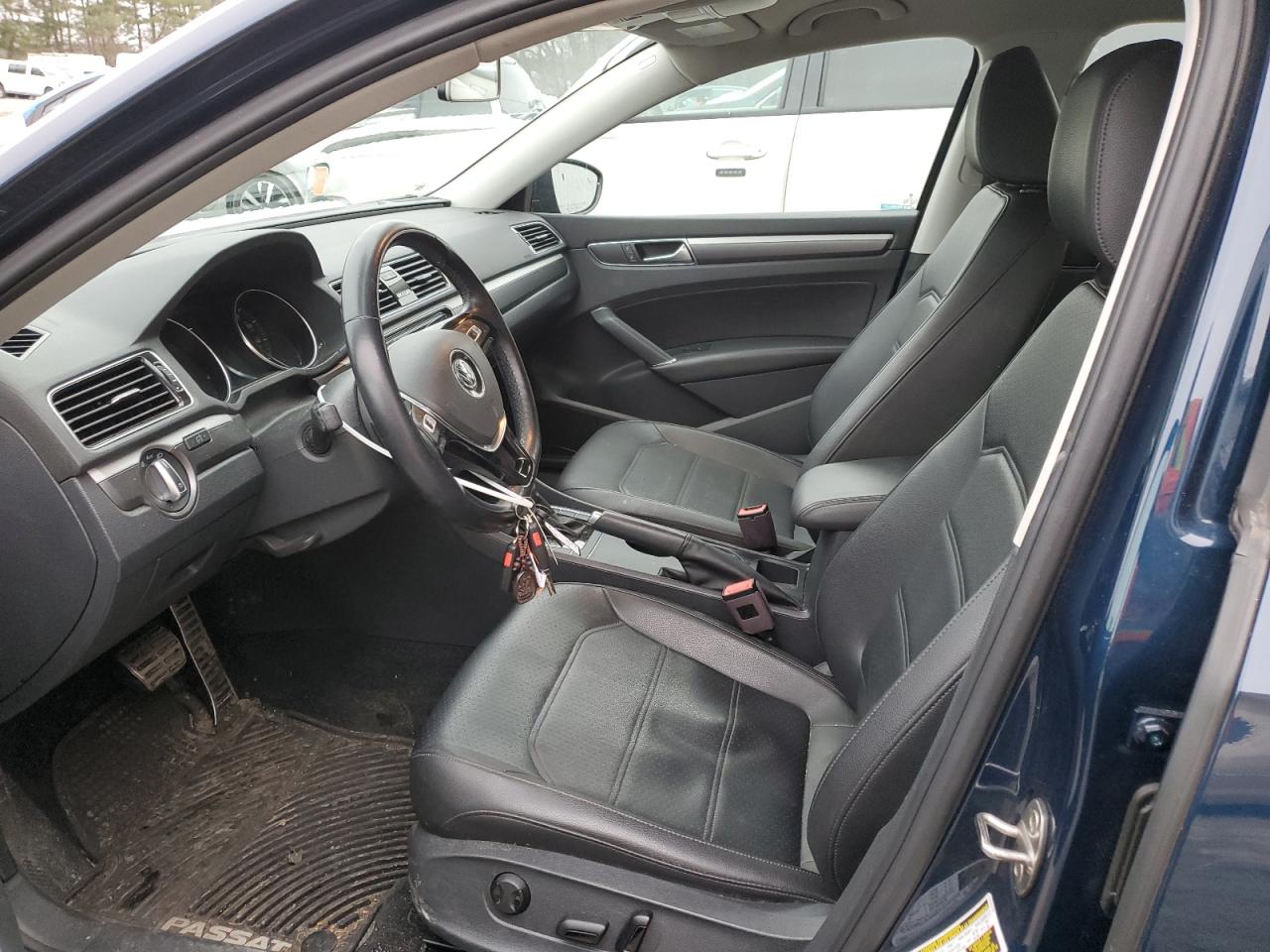 2018 Volkswagen Passat - Image 8