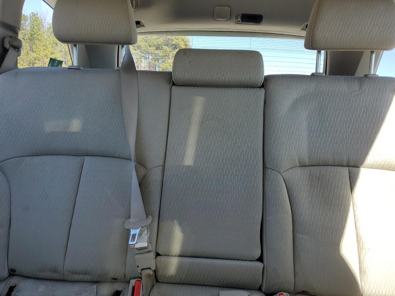 2011 Subaru Outback - Image 10