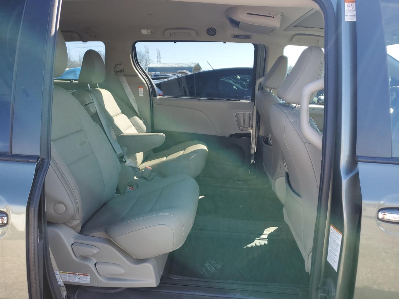 2020 Toyota Sienna - Image 11