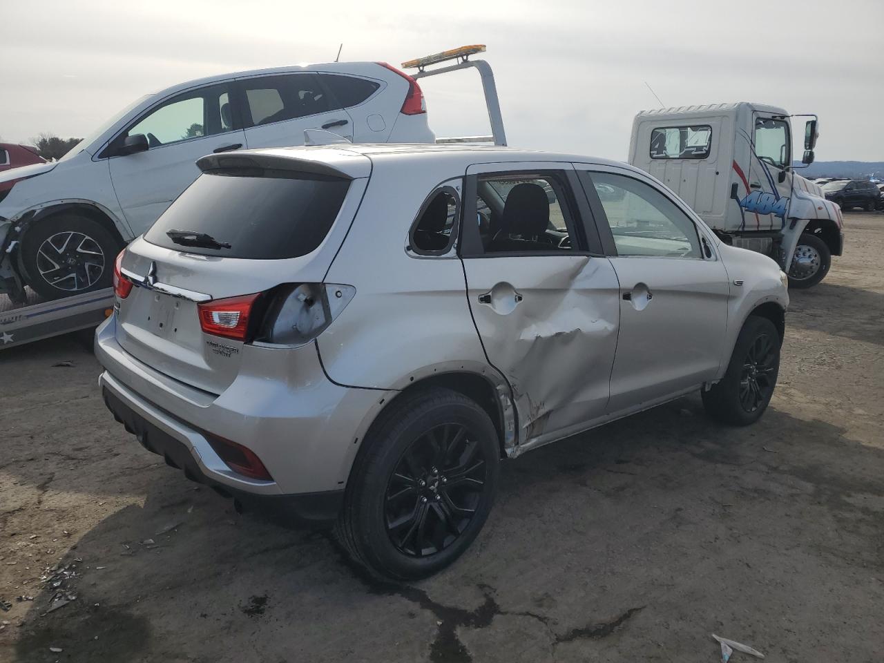 2019 Mitsubishi Outlander - Image 3