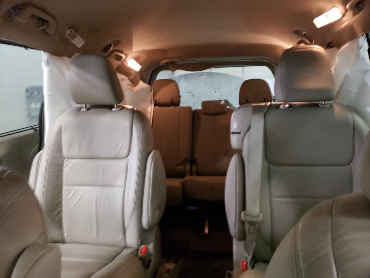 2017 Toyota Sienna - Image 10