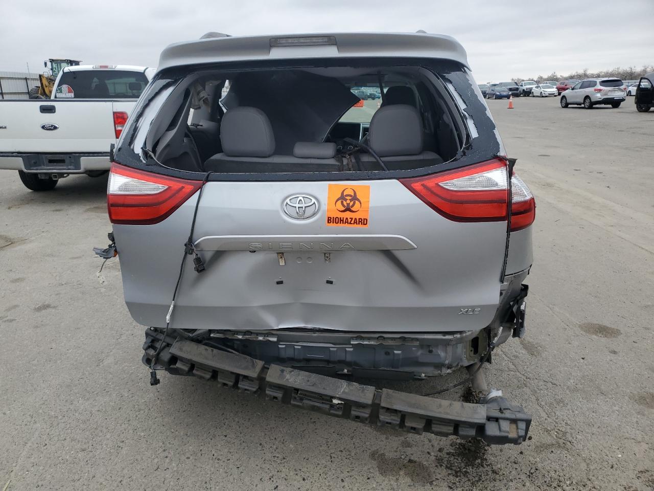 2015 Toyota Sienna - Image 6