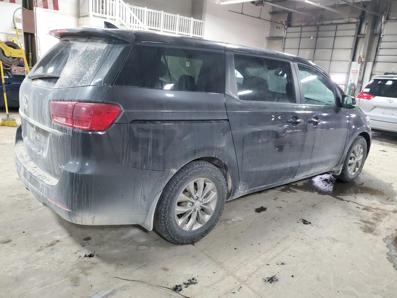 2020 Kia Sedona - Image 3