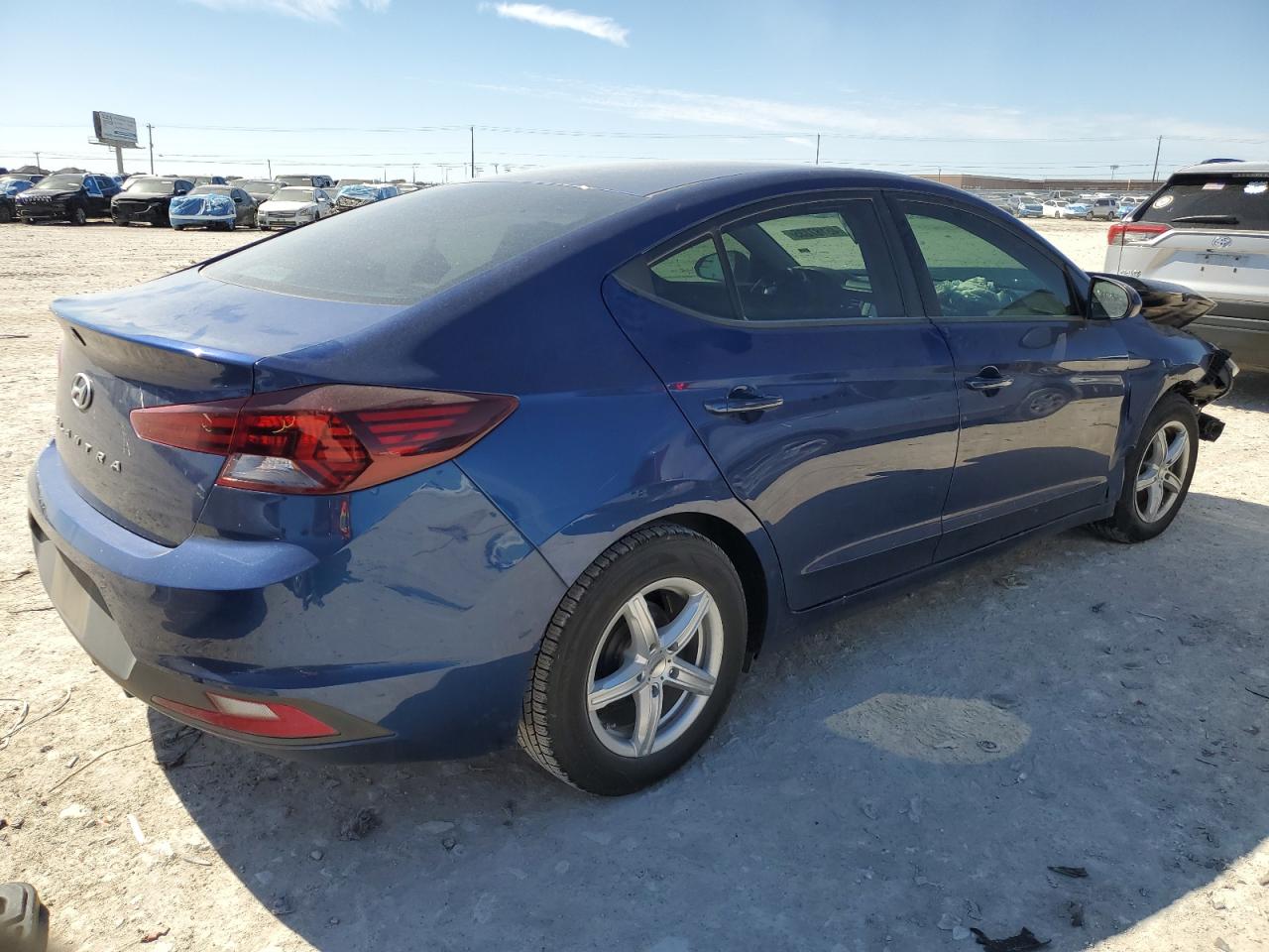 2020 Hyundai Elantra - Image 3