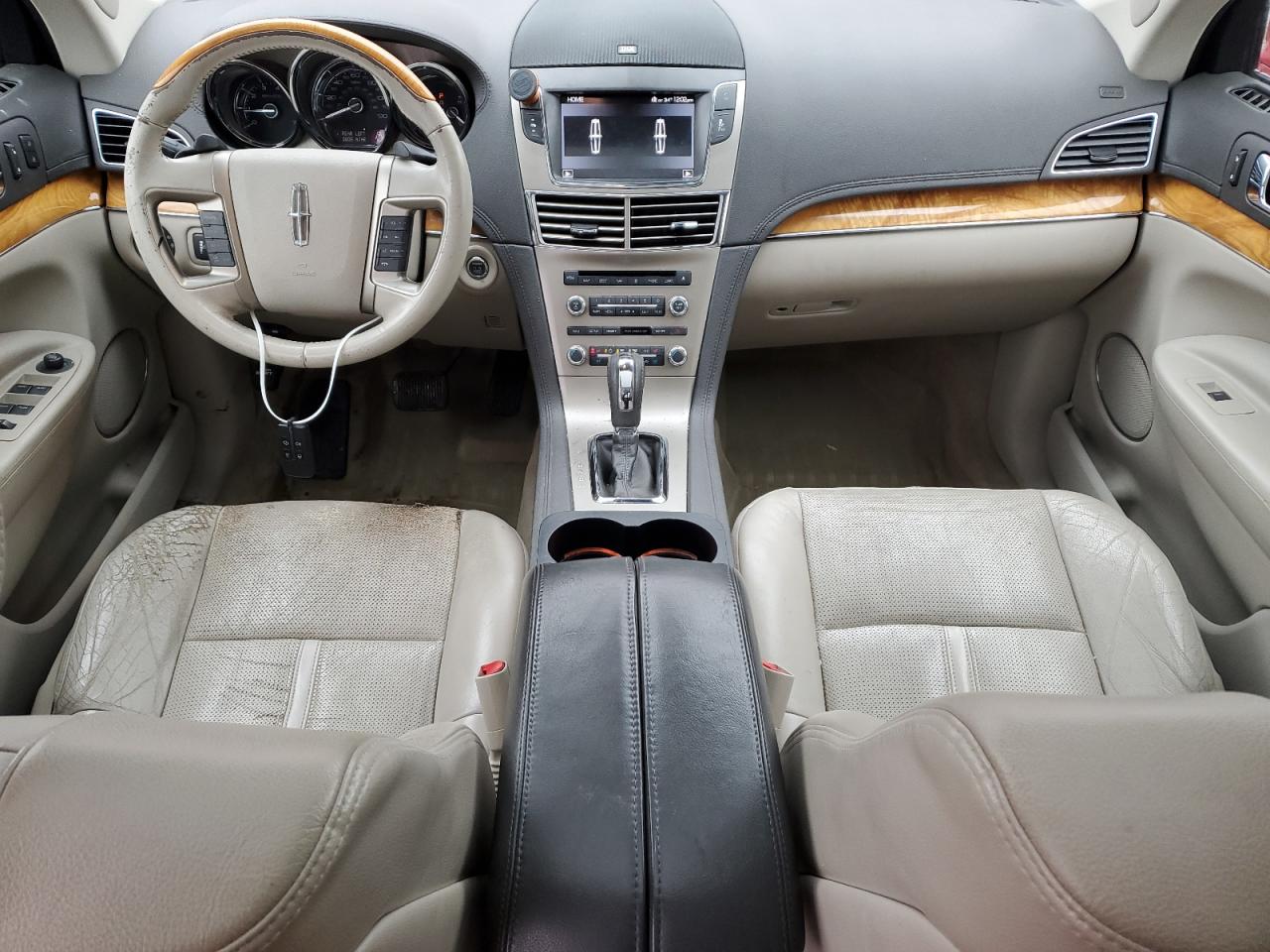 2011 Lincoln MKT - Image 8