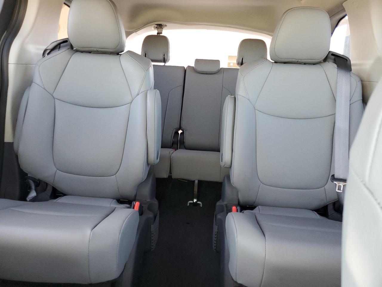 2022 Toyota Sienna - Image 10