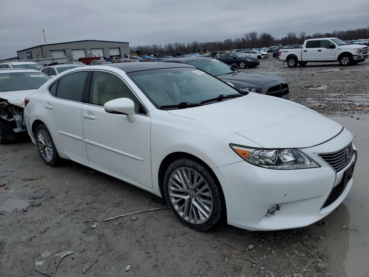 2015 Lexus ES - Image 4