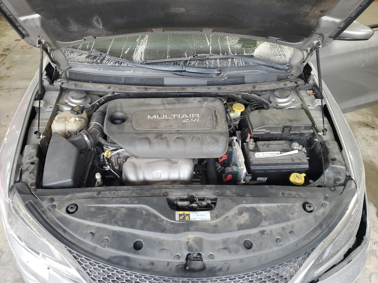 2015 Chrysler 200 - Image 11