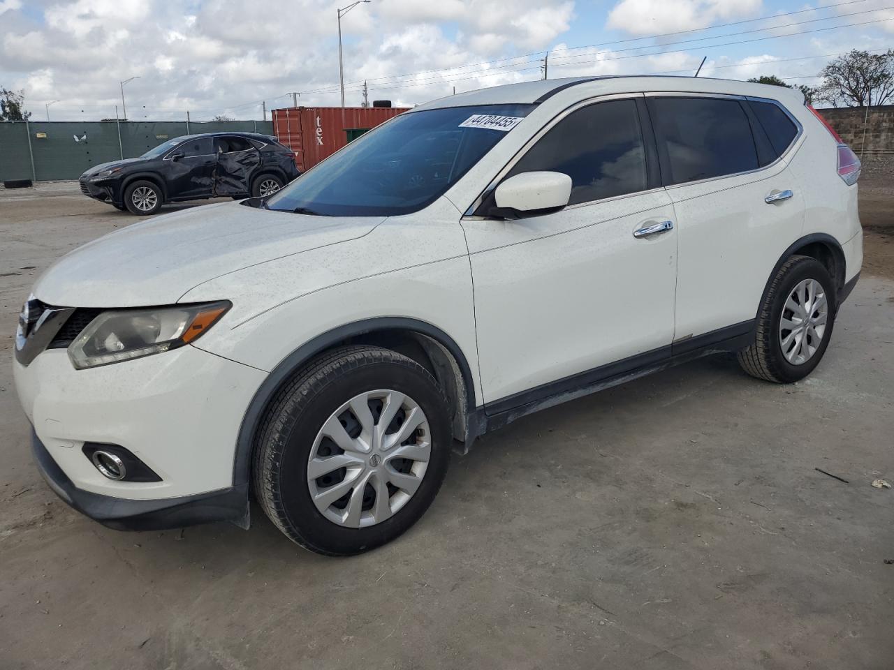 2016 Nissan Rogue - Image 1