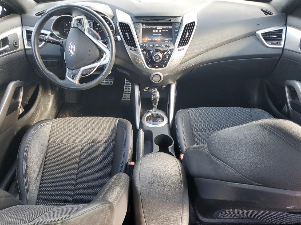 2016 Hyundai Veloster - Image 8