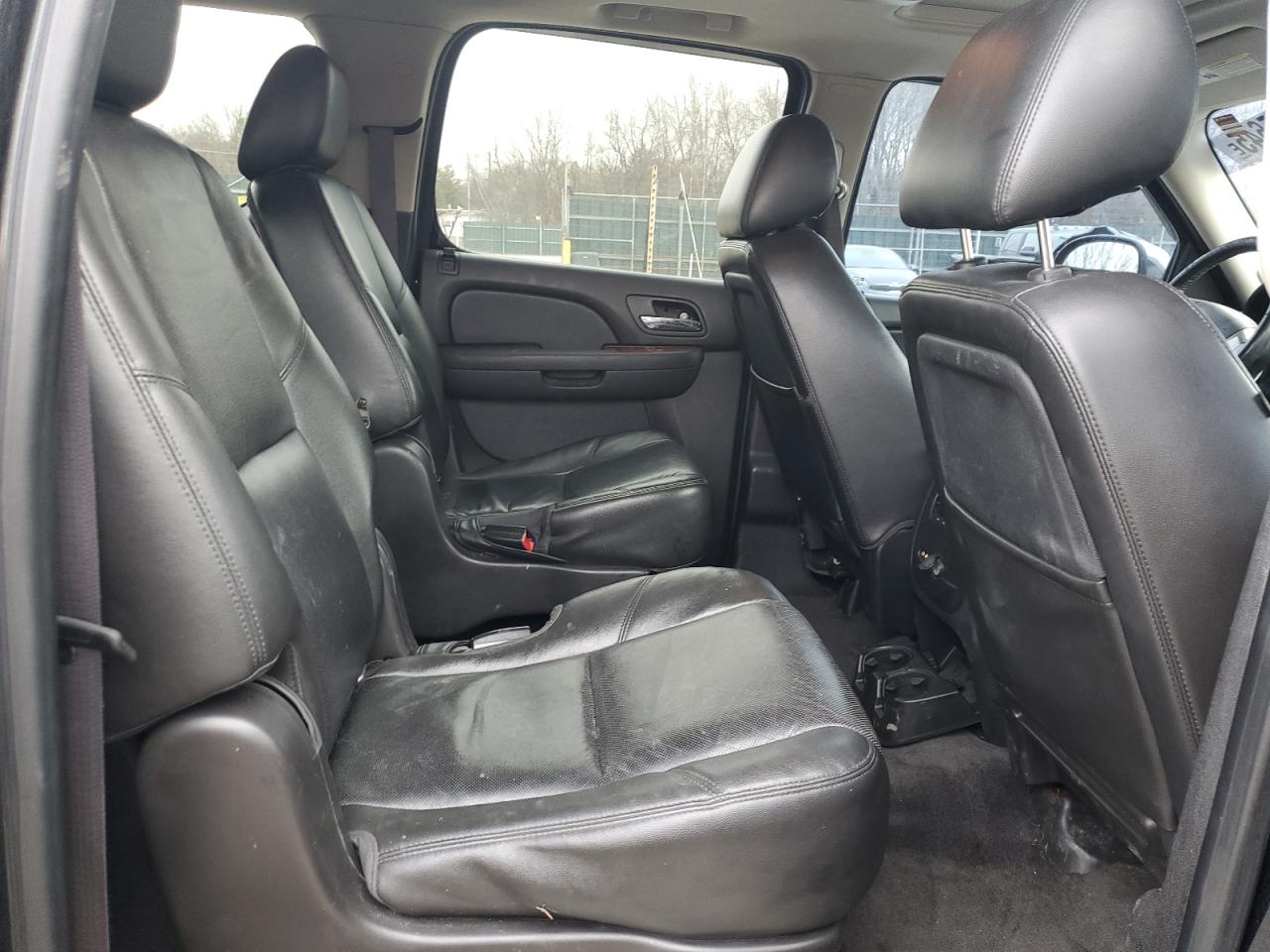 2012 Chevrolet Suburban - Image 11