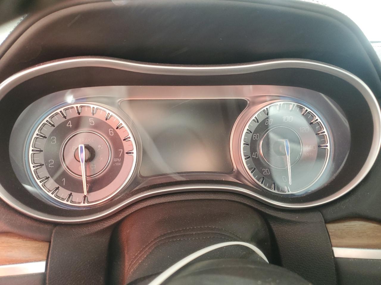 2015 Chrysler 300 - Image 9