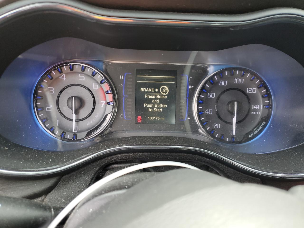 2016 Chrysler 200 - Image 9