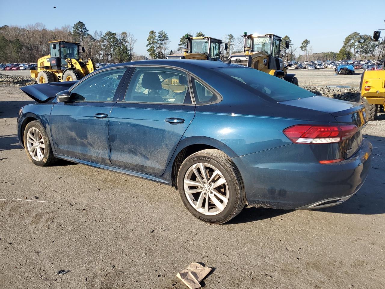 2020 Volkswagen Passat - Image 2