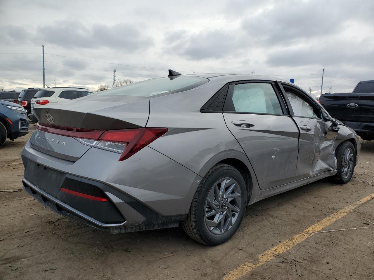 2024 Hyundai Elantra - Image 3
