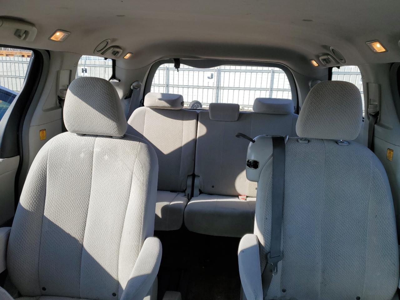 2013 Toyota Sienna - Image 10