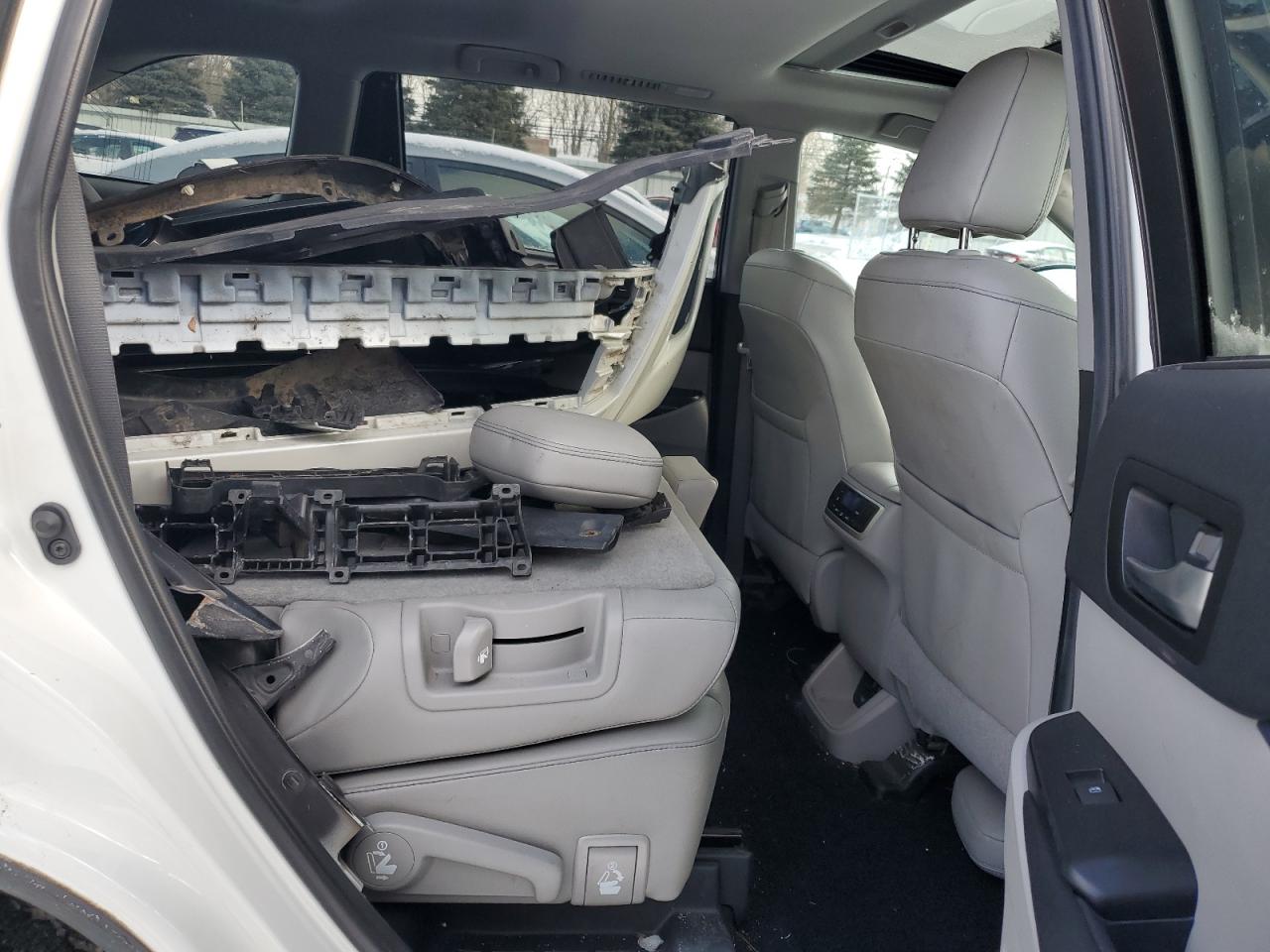 2019 Toyota Highlander - Image 11