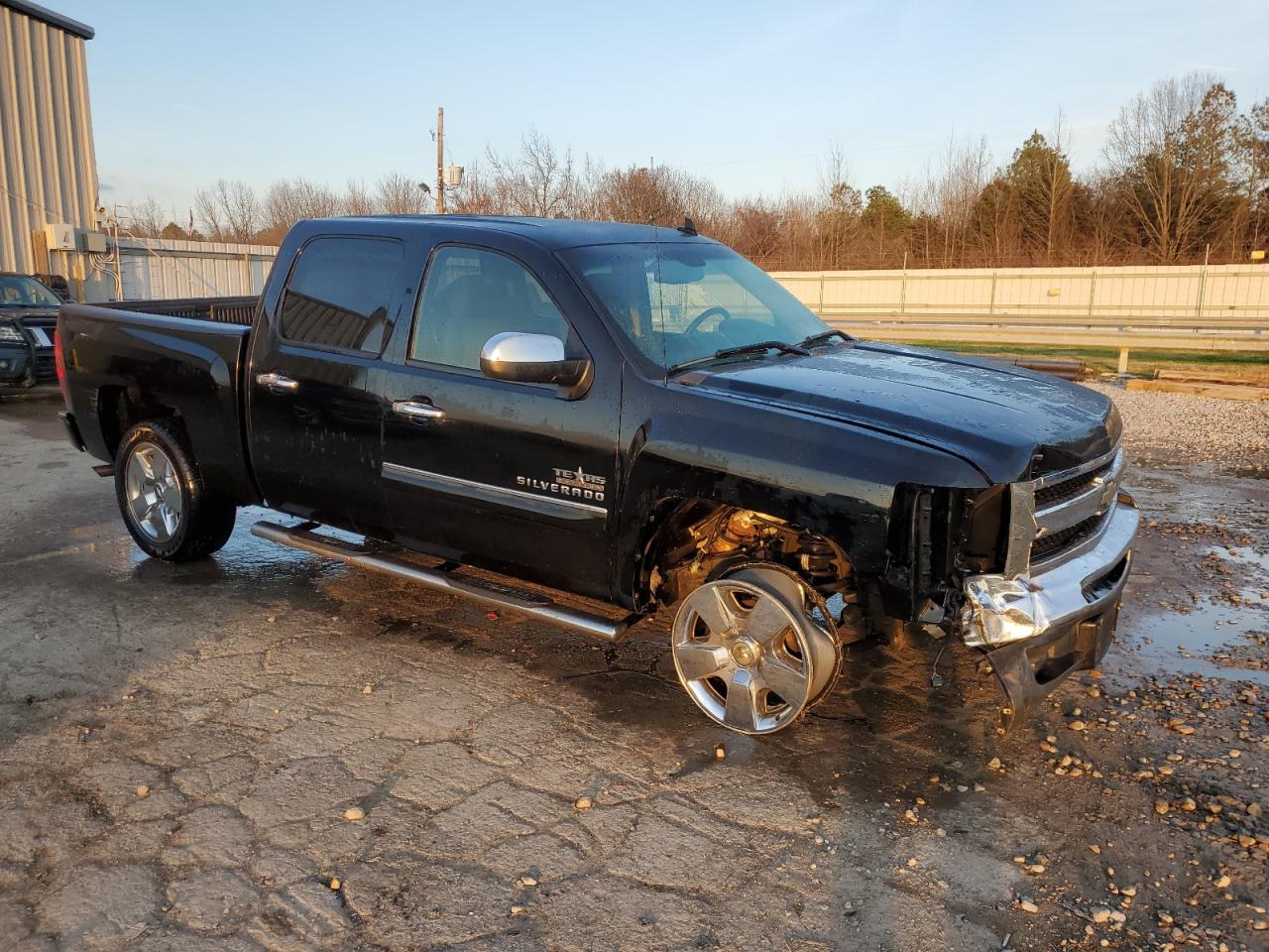 2011 Chevrolet Silverado - Image 4