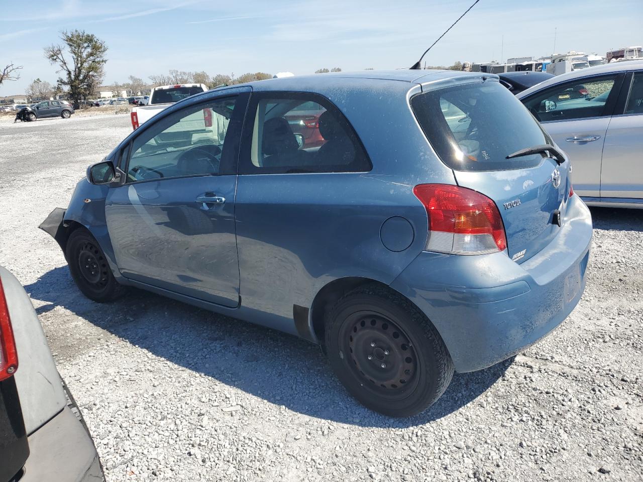 2011 Toyota Yaris - Image 2