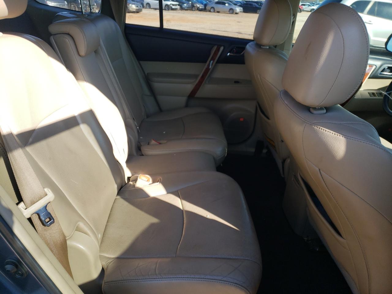 2013 Toyota Highlander - Image 11